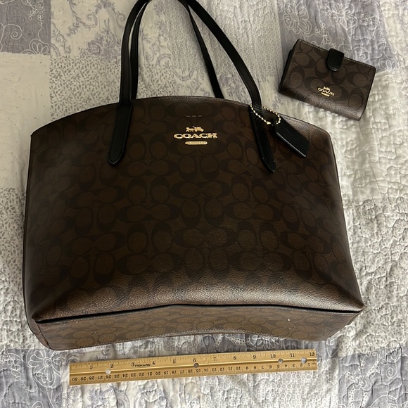 Coach city tote bag with matching medium size zipper wallet,brown,small scratch - Picture 2 of 7